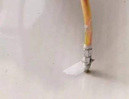 中江瓷砖空鼓维修公司专业解答在瓷砖铺贴过程中，如果使用的砂料过粗（如全部使用了粗砂），可能会导致以下问题
